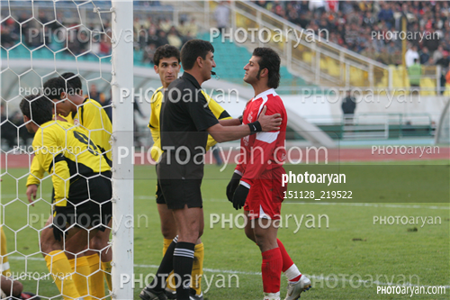 پرسپولیس 2-فجر سپاسی 4 (1384/10/09)-