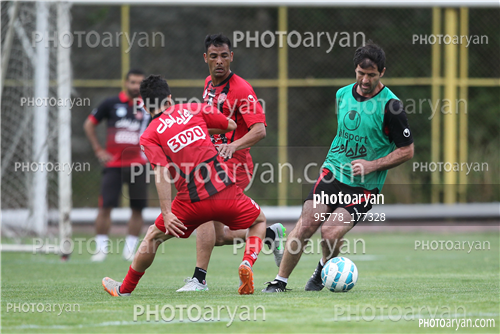 تمرین پرسپولیس در ورزشگاه درفشی فر 95/02/13-کریم باقری,