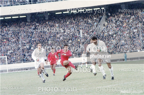 بازیکنان دهه های مختلف فوتبال ایران 3-حمیدروزبهانی,نادر محمدخانی,