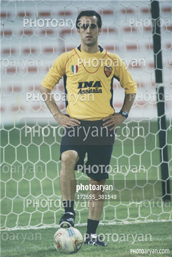 بازیکنان دهه های مختلف فوتبال ایران 40-علی کریمی Ali Karimi,