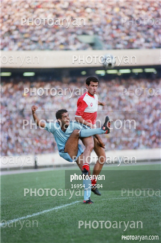 بازیکنان دهه های مختلف فوتبال ایران 1-محسن عاشوریَ,