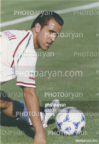 بازیکنان دهه های مختلف فوتبال ایران 40-علی کریمی Ali Karimi,