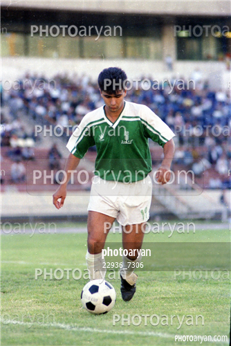 بازیکنان دهه های مختلف فوتبال ایران 9-کوروش تشت زر,