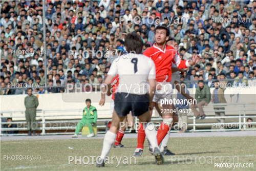 بازیکنان دهه های مختلف فوتبال ایران 8-محسن عاشوریَ,