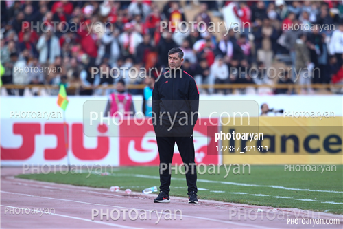 پرسپولیس  2-تراکتور  0    (1403/11/07)-کریم باقری,