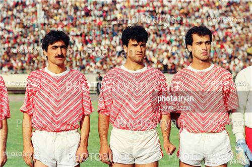 بازیکنان دهه های مختلف فوتبال ایران 1-محسن عاشوریَ,ناصر محمدخانی,مرتضی کرمانی مقدم,