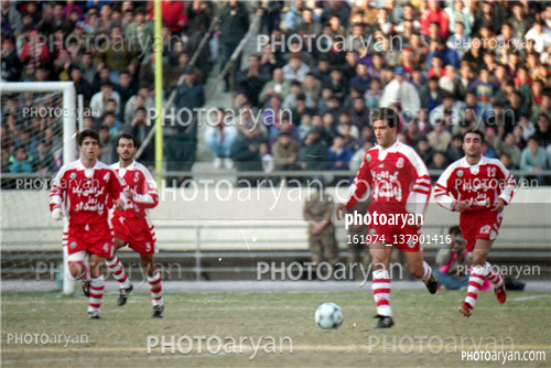 استقلال 0 -پرسپولیس 0 (1374/10/08)-