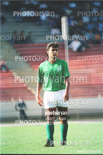 بازیکنان دهه های مختلف فوتبال ایران 2-کوروش تشت زر,