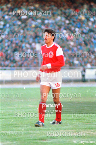 استقلال 0-پیروزی 1-  68/9/17-فریبرز مرادی,