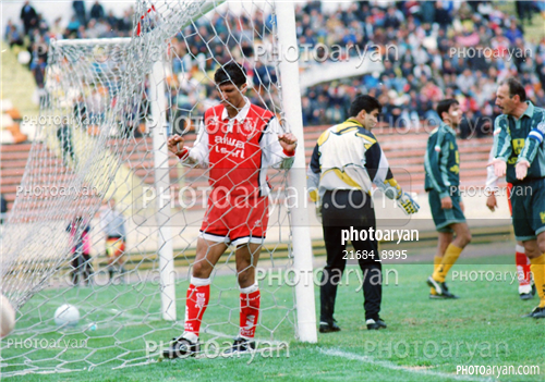 بازیکنان دهه های مختلف فوتبال ایران 6-مهدی هاشمی نصب,مارکار اقاجانیان,