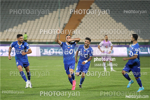 استقلال 3-هوادار 2  (1402/07/28)-