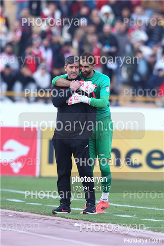 پرسپولیس  2-تراکتور  0    (1403/11/07)-علیرضا بیرانوند,کریم باقری,