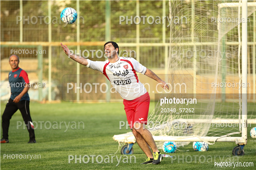 تمرین پرسپولیس در ورزشگاه خیریه عمل 96/02/23-کریم باقری,