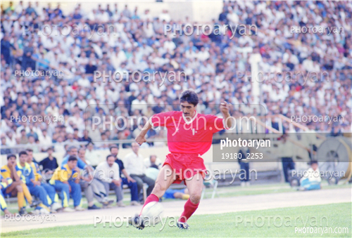 بازیکنان دهه های مختلف فوتبال ایران 3-ناصر محمدخانی,