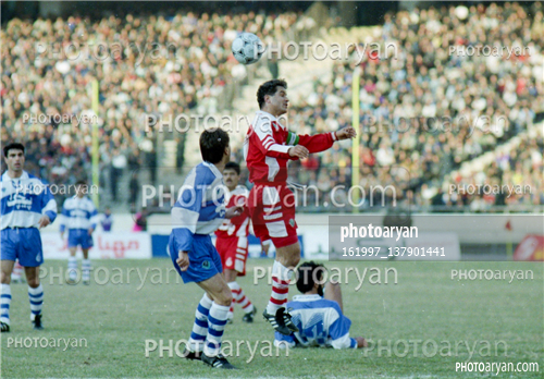 استقلال 0 -پرسپولیس 0 (1374/10/08)-