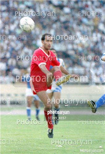 بازیکنان دهه های مختلف فوتبال ایران 11-محسن عاشوریَ,