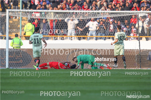 پرسپولیس  2-تراکتور  0    (1403/11/07)-