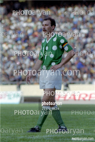 بازیکنان دهه های مختلف فوتبال ایران 4-مارکار اقاجانیان,