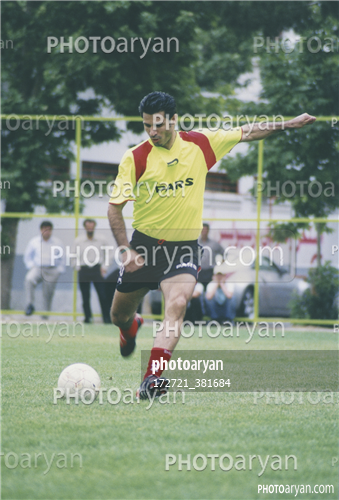 بازیکنان دهه های مختلف فوتبال ایران 40-علی دایی  Ali Daei,