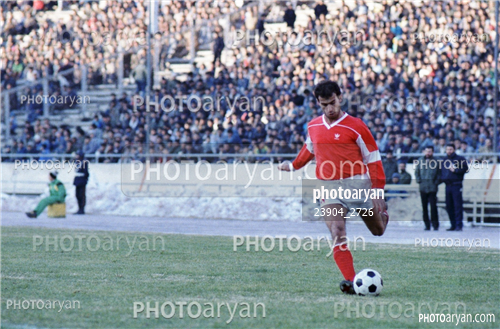 بازیکنان دهه های مختلف فوتبال ایران 10-محسن عاشوریَ,