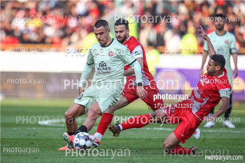 پرسپولیس  2-تراکتور  0    (1403/11/07)-سروش رفیعی,مسعود ریگی,ریکاردو آلوز,