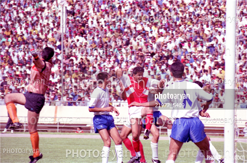 بازیکنان دهه های مختلف فوتبال ایران 7-فرشاد پیوس  Farshad Pious,