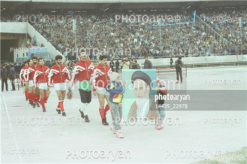 بازیکنان دهه های مختلف فوتبال ایران 1-محسن عاشوریَ,مرتضی فنونی زاده,محمد پنجعلی,نادر محمدخانی,سعید عزیزیان,