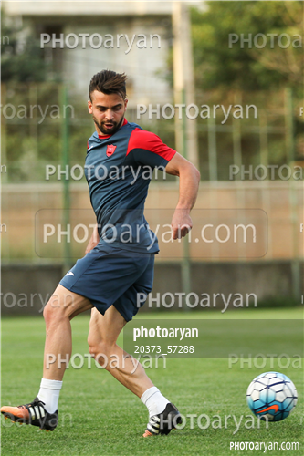 تمرین پرسپولیس در ورزشگاه خیریه عمل 96/02/23-سروش رفیعی,