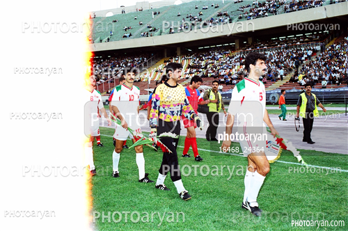 بازیکنان دهه های مختلف فوتبال ایران 2-علی دایی  Ali Daei,بهزاد غلامپور,نادر محمدخانی,