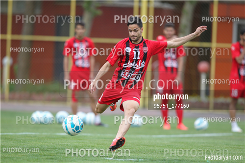 تمرین پرسپولیس در ورزشگاه درفشی فر 95/02/13-کمال کامیابی نیا,