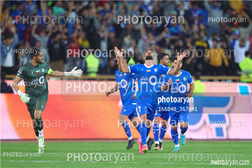 استقلال 3-هوادار 2  (1402/07/28)-