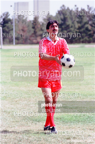 بازیکنان دهه های مختلف فوتبال ایران 2-ناصر محمدخانی,