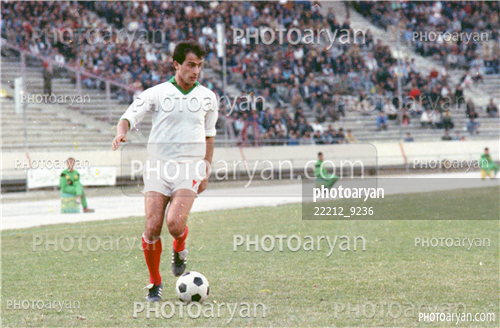 بازیکنان دهه های مختلف فوتبال ایران 8-محسن عاشوریَ,