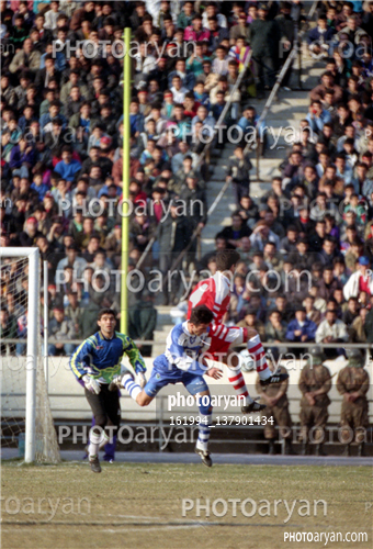 استقلال 0 -پرسپولیس 0 (1374/10/08)-