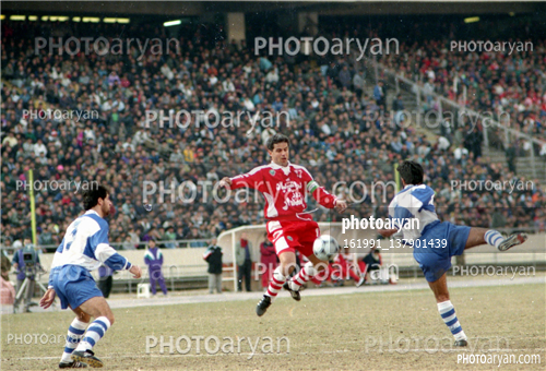 استقلال 0 -پرسپولیس 0 (1374/10/08)-