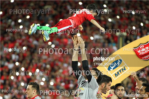 جشن قهرمانی تیم فوتبال پرسپولیس 96/01/30-علیرضا بیرانوند,