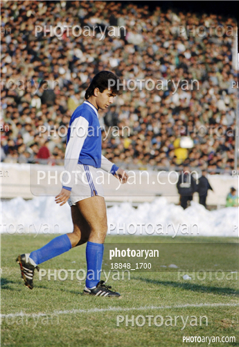 بازیکنان دهه های مختلف فوتبال ایران 3-کوروش تشت زر,