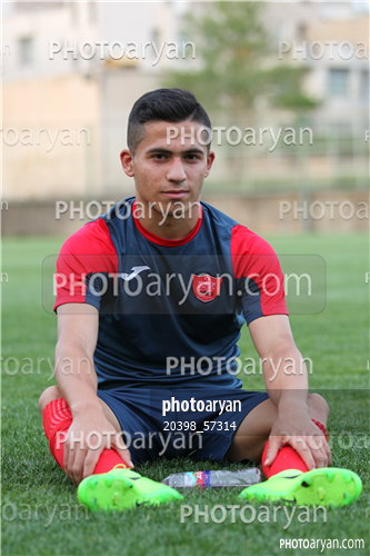 تمرین پرسپولیس در ورزشگاه خیریه عمل 96/02/23-حمید طاهرخانی,