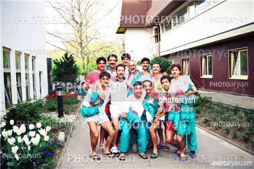 بازیکنان دهه های مختلف فوتبال ایران 2-افشین پیروانی,حمید درخشان,مجید نامجو مطلق,محمد خاکپور,علی دایی  Ali Daei,مهدی فنونی زاده,رضا رضایی منش,بهزاد غلامپور,جواد زرینچه,علی اصغر مدیر روستا,فرشاد فلاحت زاده,مهدی اربابی,