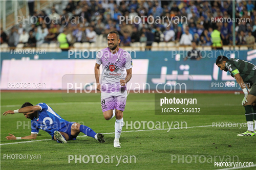 استقلال 3-هوادار 2  (1402/07/28)-