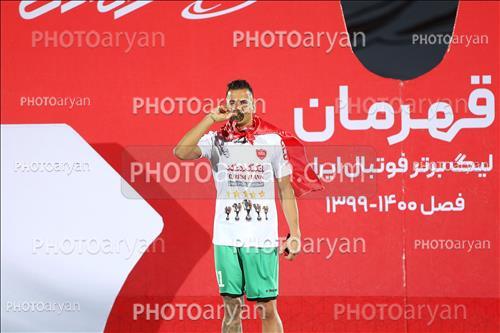 <span style='background: #33747a;font-weight: 300;font-size: 10px;box-shadow: 2px 3px 5px black;border-radius: 2px;margin: 2px;color: #fff;padding: 2px 5px;font - size: 10px;line - height: 22px; '>حامد لک</span> 