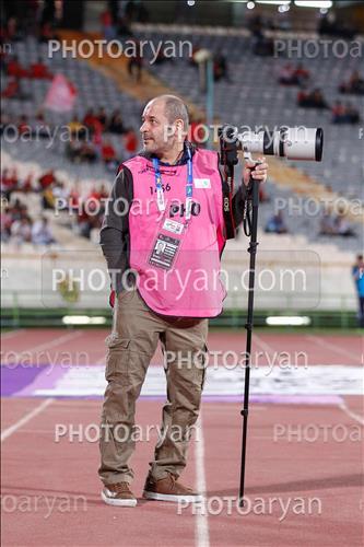 <span style='background: #33747a;box-shadow: 2px 3px 5px black;font-weight: 300;font-size: 10px;border-radius: 2px;margin: 2px;color: #fff;padding: 2px 5px;font - size: 10px;line - height: 22px; '>بهزاد قاضی پور</span> 