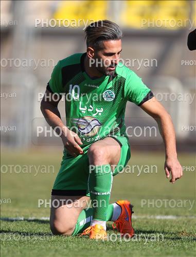 <span style='background: #33747a;box-shadow: 2px 3px 5px black;font-weight: 300;font-size: 10px;border-radius: 2px;margin: 2px;color: #fff;padding: 2px 5px;font - size: 10px;line - height: 22px; '>رضا اعتمادی</span> 