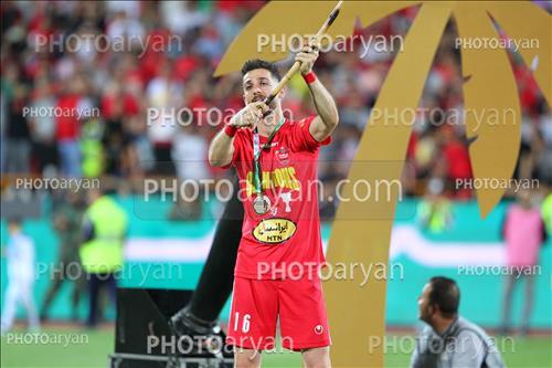 <span style='background: #33747a;box-shadow: 2px 3px 5px black;font-weight: 300;font-size: 10px;border-radius: 2px;margin: 2px;color: #fff;padding: 2px 5px;font - size: 10px;line - height: 22px; '>مهدی عبدی</span> 