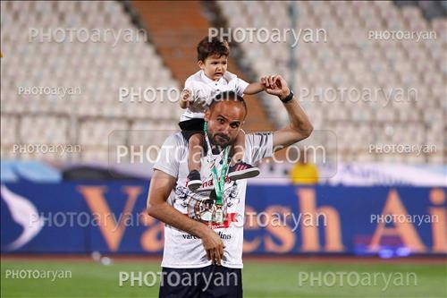 <span style='background: #33747a;box-shadow: 2px 3px 5px black;font-weight: 300;font-size: 10px;border-radius: 2px;margin: 2px;color: #fff;padding: 2px 5px;font - size: 10px;line - height: 22px; '>عبدالکریم اسلامی</span> 