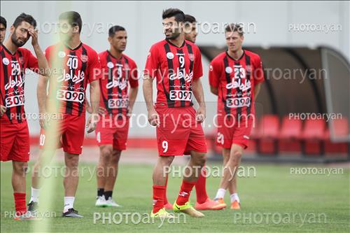 <span style='background: #33747a;box-shadow: 2px 3px 5px black;font-weight: 300;font-size: 10px;border-radius: 2px;margin: 2px;color: #fff;padding: 2px 5px;font - size: 10px;line - height: 22px; '>مارکو استیلینوویچ</span> <span style='background: #33747a;box-shadow: 2px 3px 5px black;font-weight: 300;font-size: 10px;border-radius: 2px;margin: 2px;color: #fff;padding: 2px 5px;font - size: 10px;line - height: 22px; '>مهدی طارمی</span> <span style='background: #33747a;box-shadow: 2px 3px 5px black;font-weight: 300;font-size: 10px;border-radius: 2px;margin: 2px;color: #fff;padding: 2px 5px;font - size: 10px;line - height: 22px; '>بابک حاتمی</span> 