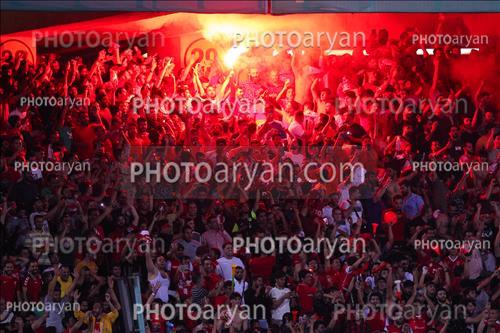 <span style='background: #33747a;box-shadow: 2px 3px 5px black;font-weight: 300;font-size: 10px;border-radius: 2px;margin: 2px;color: #fff;padding: 2px 5px;font - size: 10px;line - height: 22px; '>شادی تماشاگران</span> 