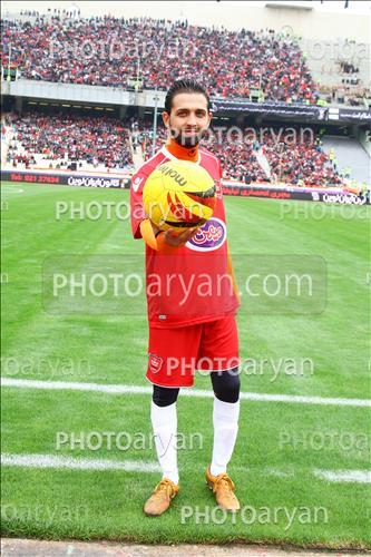 <span style='background: #33747a;box-shadow: 2px 3px 5px black;font-weight: 300;font-size: 10px;border-radius: 2px;margin: 2px;color: #fff;padding: 2px 5px;font - size: 10px;line - height: 22px; '>محسن افشانی</span> 