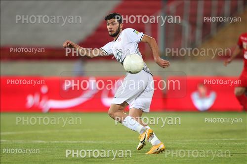 <span style='background: #33747a;box-shadow: 2px 3px 5px black;font-weight: 300;font-size: 10px;border-radius: 2px;margin: 2px;color: #fff;padding: 2px 5px;font - size: 10px;line - height: 22px; '>بهزاد سلامی</span> 