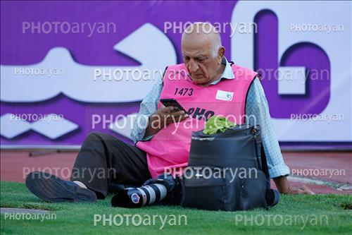 <span style='background: #33747a;box-shadow: 2px 3px 5px black;font-weight: 300;font-size: 10px;border-radius: 2px;margin: 2px;color: #fff;padding: 2px 5px;font - size: 10px;line - height: 22px; '>استاد جعفر تبریزی</span> 